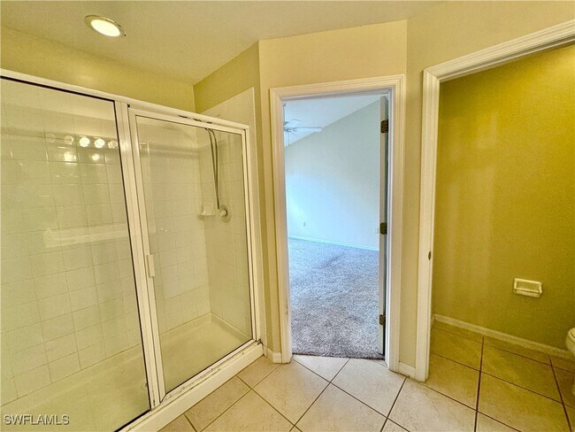 Building Photo - 860 Hampton Cir