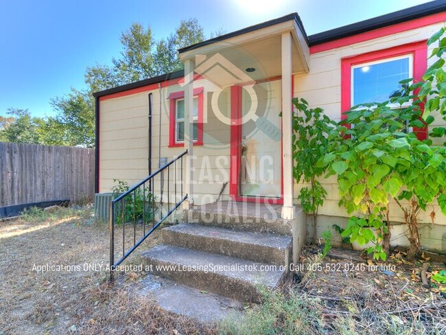 Building Photo - MOVE IN SPECIAL! Charming NW Oklahoma City...