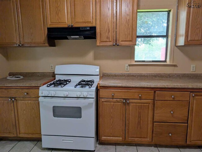 Building Photo - 2805 S Bandera Dr