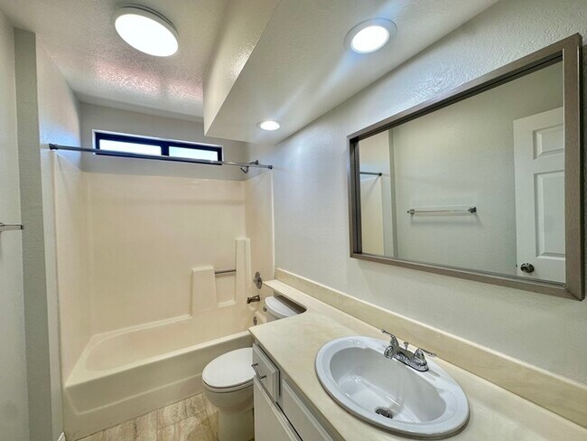 Building Photo - Spacious Updated Home In Desirable 92029 I...