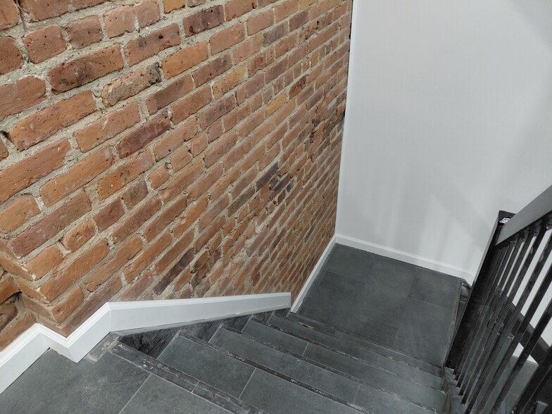 Building Photo - 9611 Church Ave