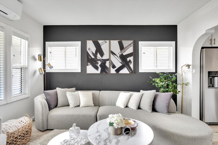 Building Photo - 1138 W 52nd St