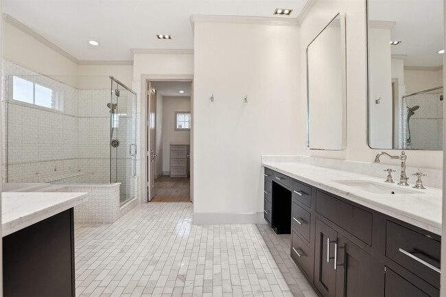 Building Photo - 19 Robita St