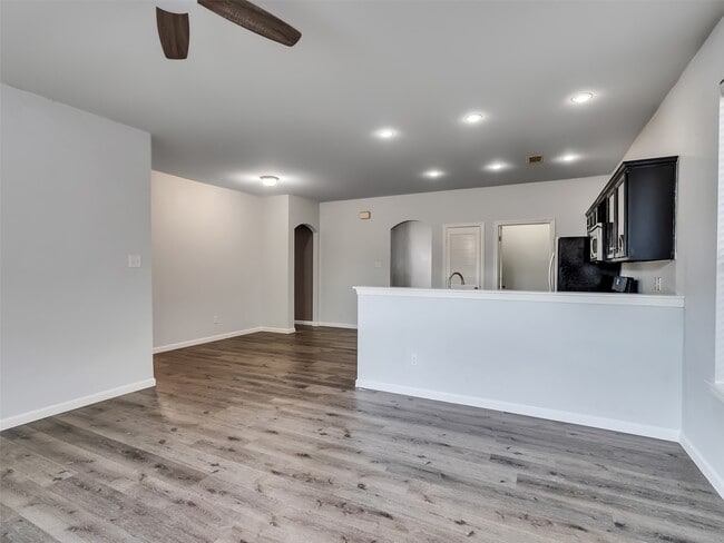 Building Photo - 1906 Cameo Ct