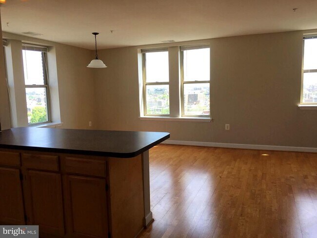 Building Photo - 1308 Clifton St NW