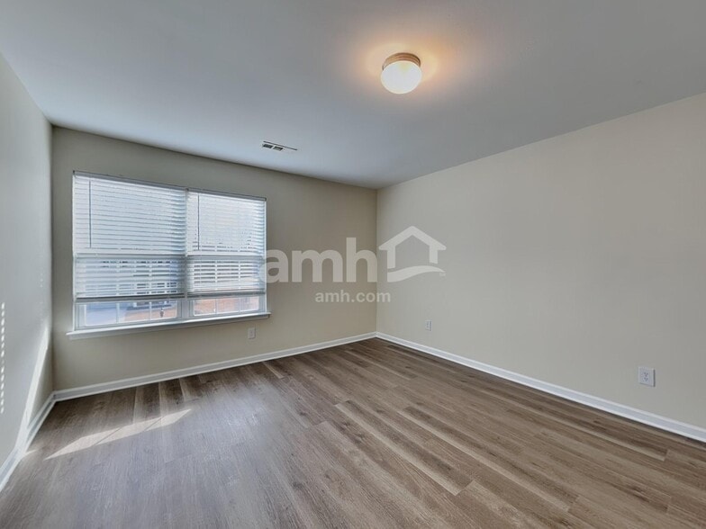 Building Photo - 133 Mount Olivet Dr