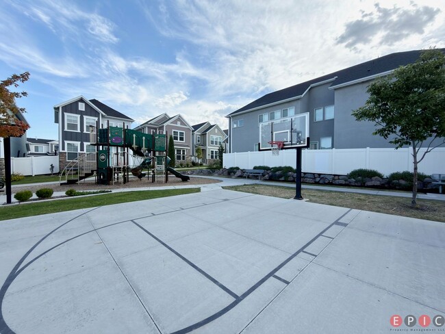 Building Photo - Beautiful Home in Lehi