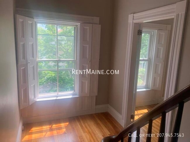 Building Photo - 13 Hudson St