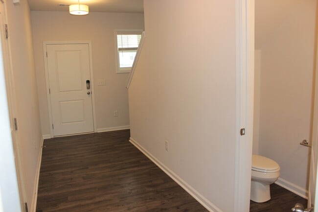 Building Photo - 15 Apricot Ln