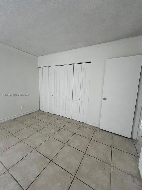 Building Photo - 2075 NE 164th St