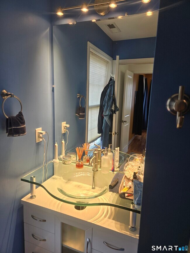 Building Photo - 57 Beachside Ave