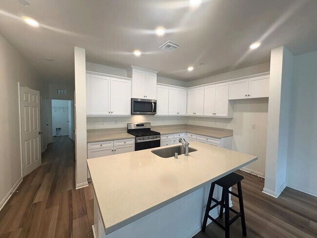 Building Photo - Beautiful Condo
