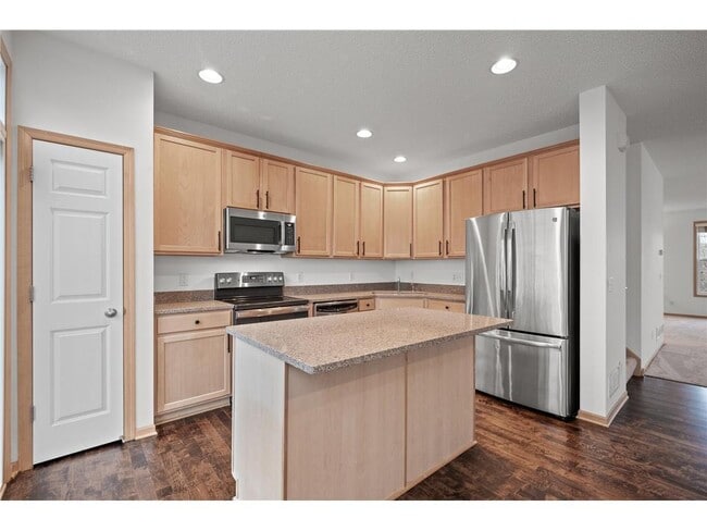 Building Photo - 9995 Wildflower Dr