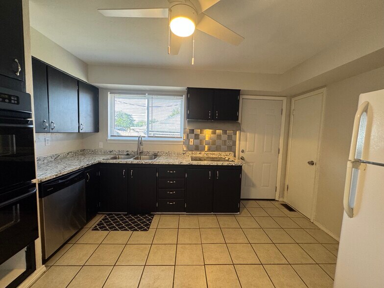 Building Photo - 6007 NW 32nd St