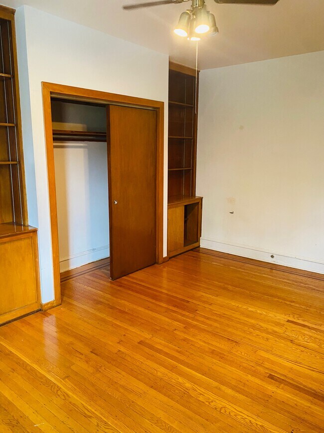 Building Photo - 882 Corinthian Ave