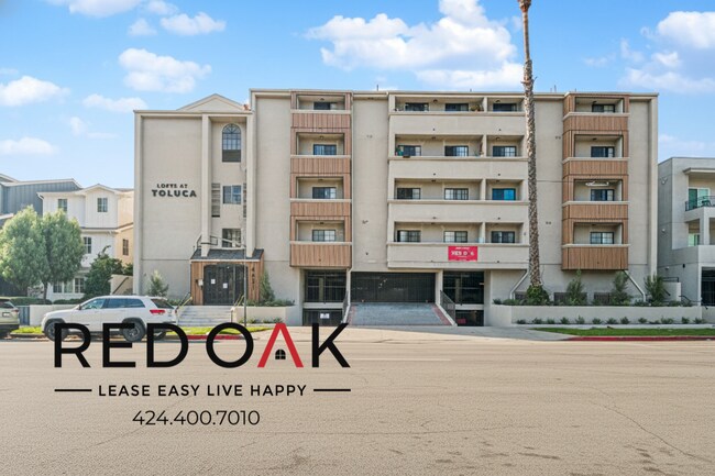 Building Photo - 4651 Cahuenga Blvd