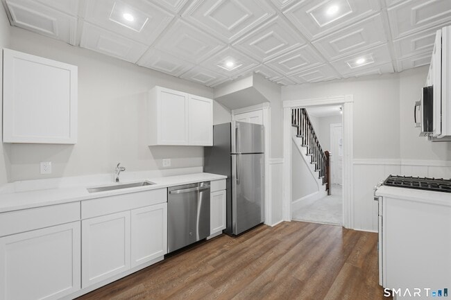 Building Photo - 45 Dunham St