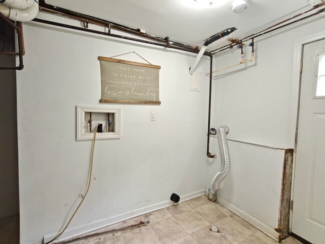 Building Photo - 252 Terry Ln