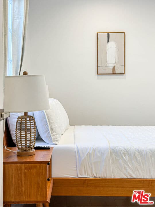 Building Photo - 239 S Doheny Dr