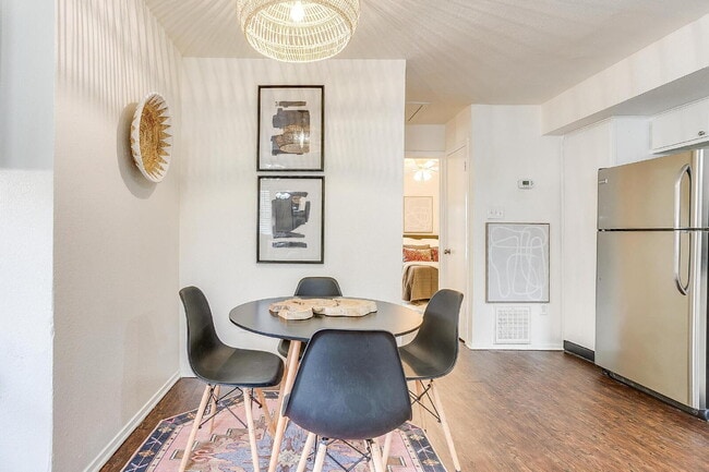 Building Photo - Charming 2-Bed Duplex in Heart of Fort Worth!