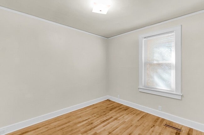 Building Photo - 3 Bed 2 Bath Home Located in Highland Park...