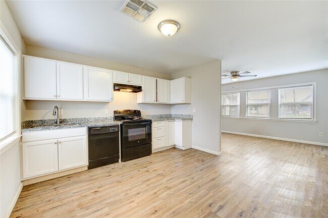 Building Photo - 2726 Stallings Dr