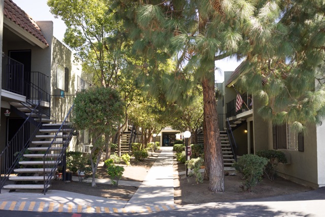 Building Photo - Sunglen Vista