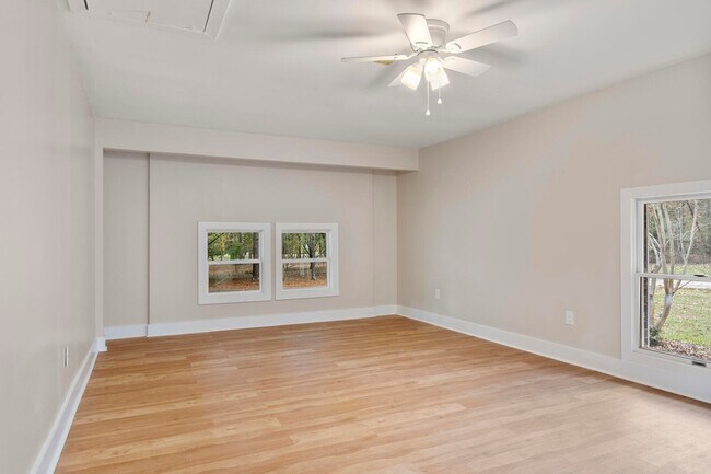 Building Photo - 298 Summerset Ln