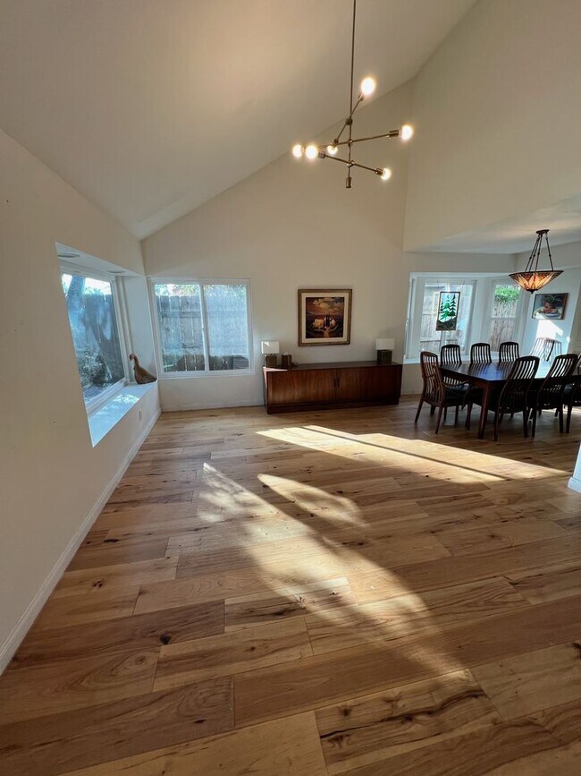 Building Photo - 4 Bedroom/3 Bath House in the hills of Rancho San Diego/El Cajon