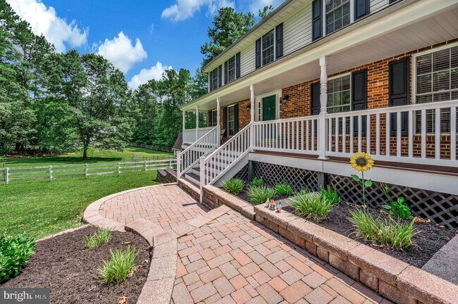 Building Photo - 8 Wilderness Ct