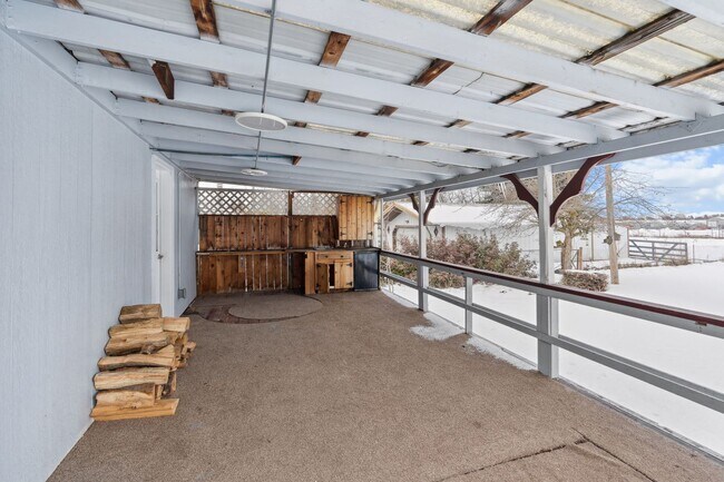 Building Photo - Beautifully Updated Spokane Valley Home with a Mother in Law Suite