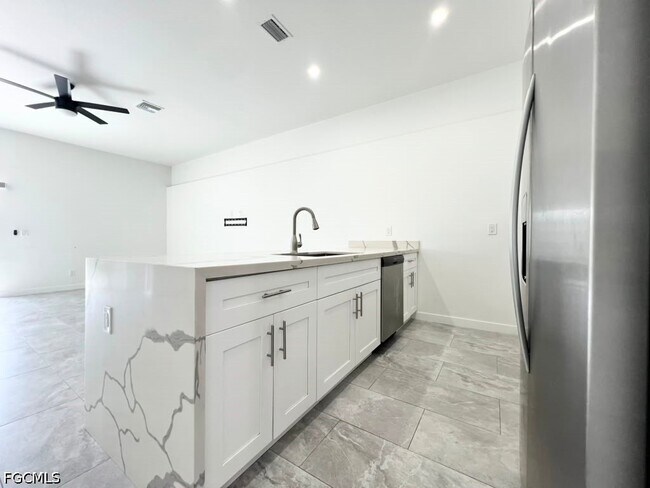 Building Photo - 4622 SW 7th Pl