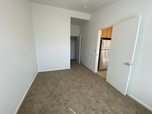 Building Photo - Spacious 5 Bed/4 Bath~