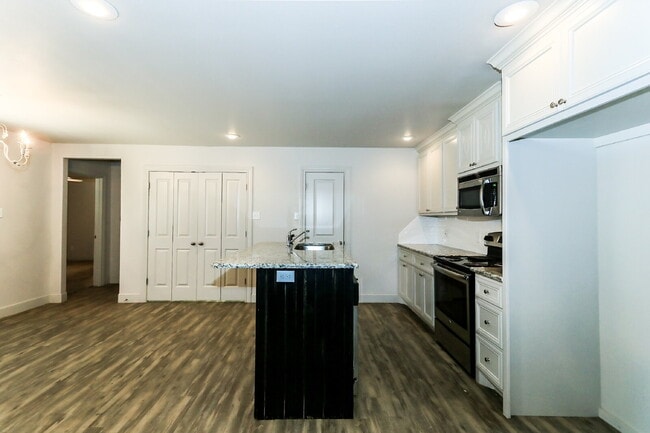 Building Photo - Half off first full month's rent! Luxury Living In Kelsey Park/Adjacent To New Cooper Central Ele...