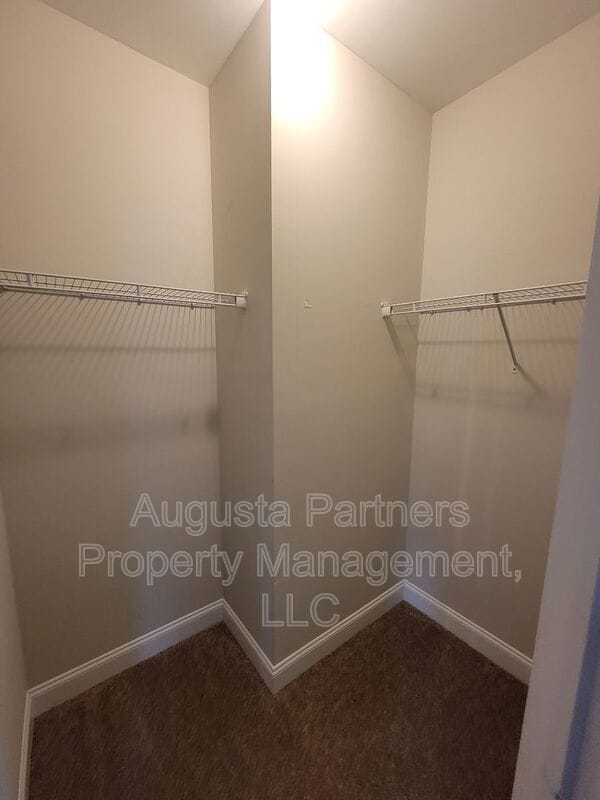 Building Photo - 257 Tulip Dr