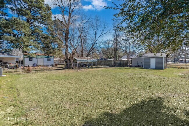 Building Photo - "Charming 3-Bedroom Retreat in Benton - Cozy 980 Sq Ft Home Awaits!"