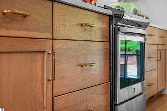 Building Photo - 7320 Peninsula Dr