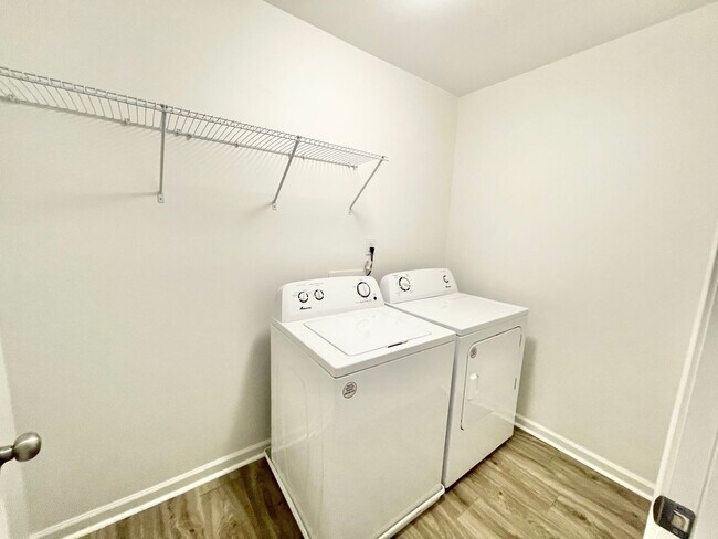 Building Photo - 3 br Paired Home minutes from I-77 and I-40 Tour today! MOVE IN SPECIAL