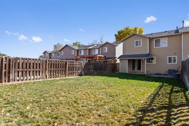 Building Photo - 2016 Glenmoor Dr