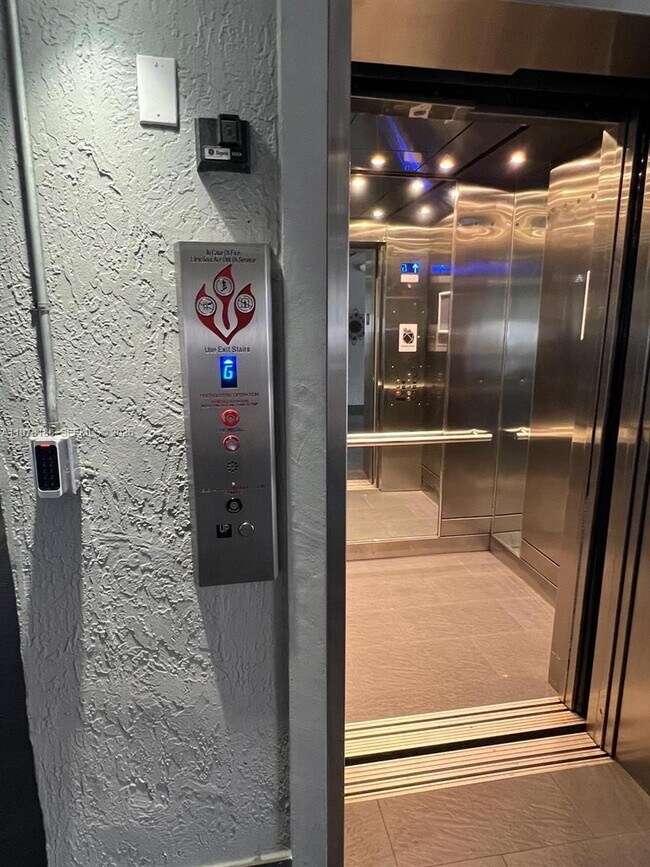 Building Photo - 1650 Brickell Ave