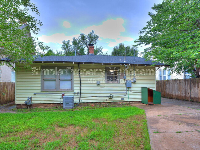 Building Photo - 1817 W Park Pl