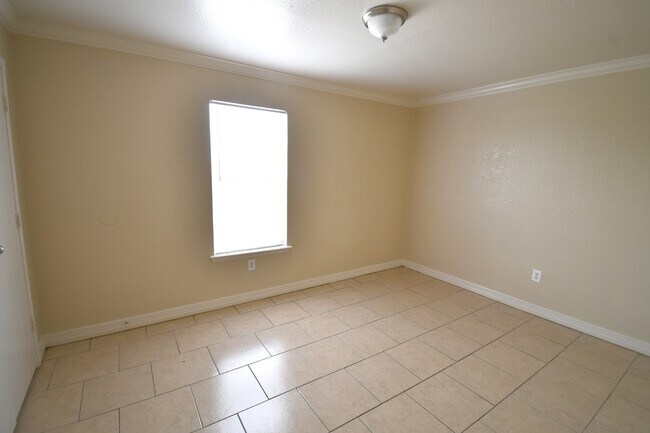 Building Photo - Cute 3 Bedroom 1 Bath Home with storage shed.
