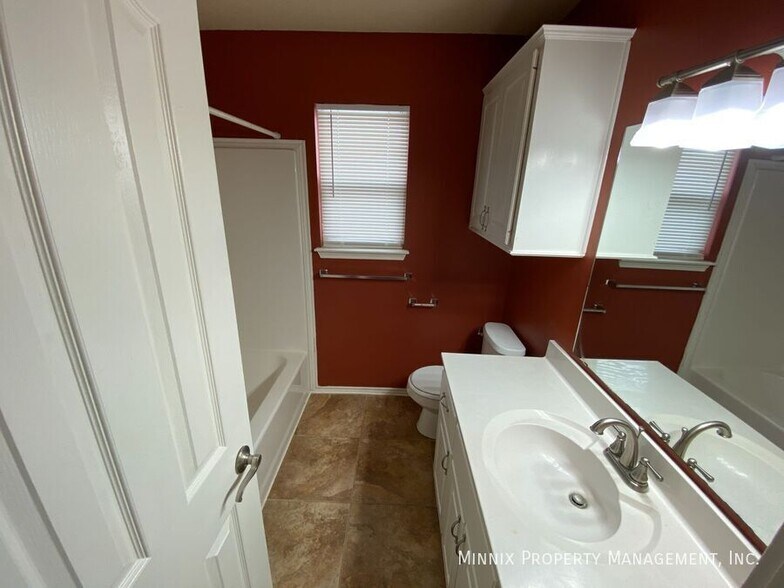 Building Photo - 2530 107th Dr