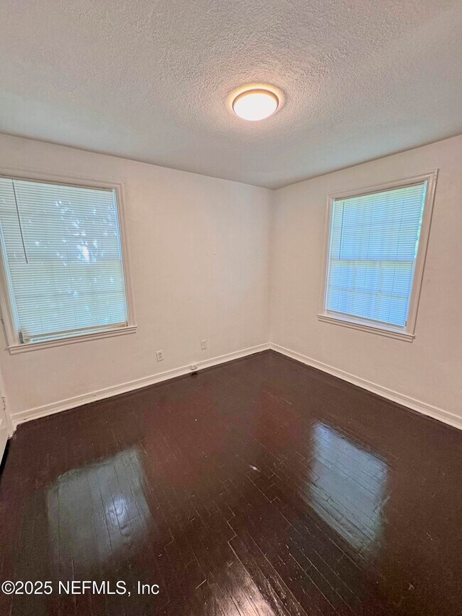 Building Photo - 1276 Menna St