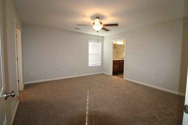 Building Photo - 581 Brushwood Dr