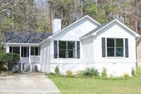 Building Photo - Gated Community Living