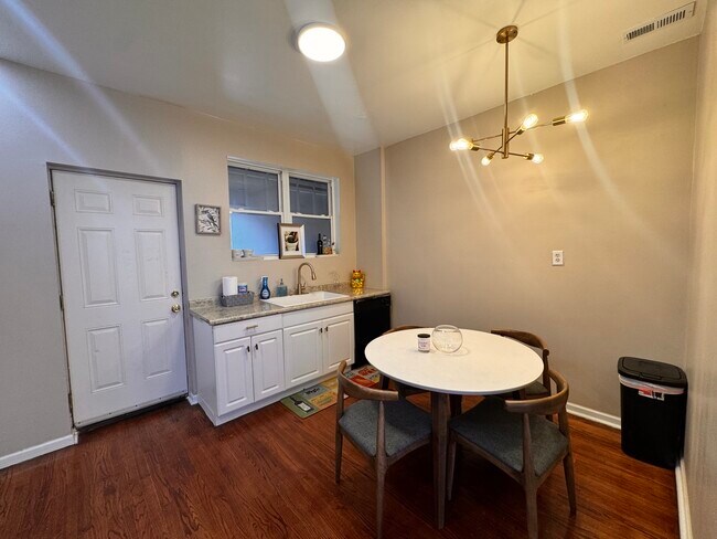 Building Photo - 2833 W 66th St