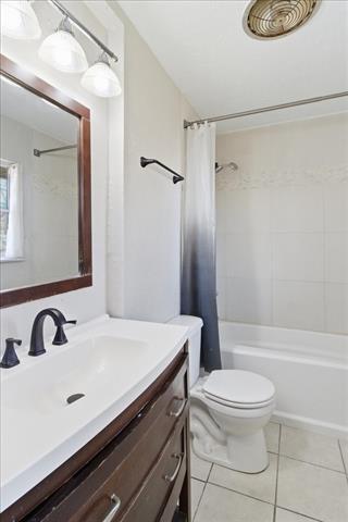 Building Photo - 3131 Longmeade Dr