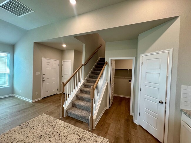 Building Photo - Stunning 4x2.5 Luxury Duplex in Buda, TX!