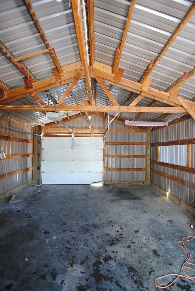 Building Photo - Rare 1 Bedroom House for Rent!